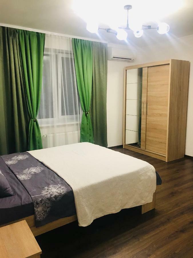 Апартаменты Naberezhna 10, Central Луцк Экстерьер фото